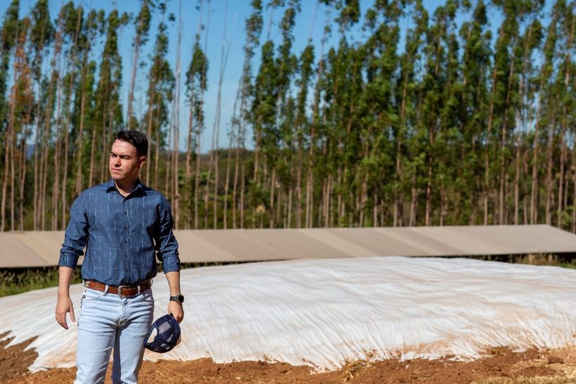 Estrutura de armazenagem e silo bag em propriedade rural